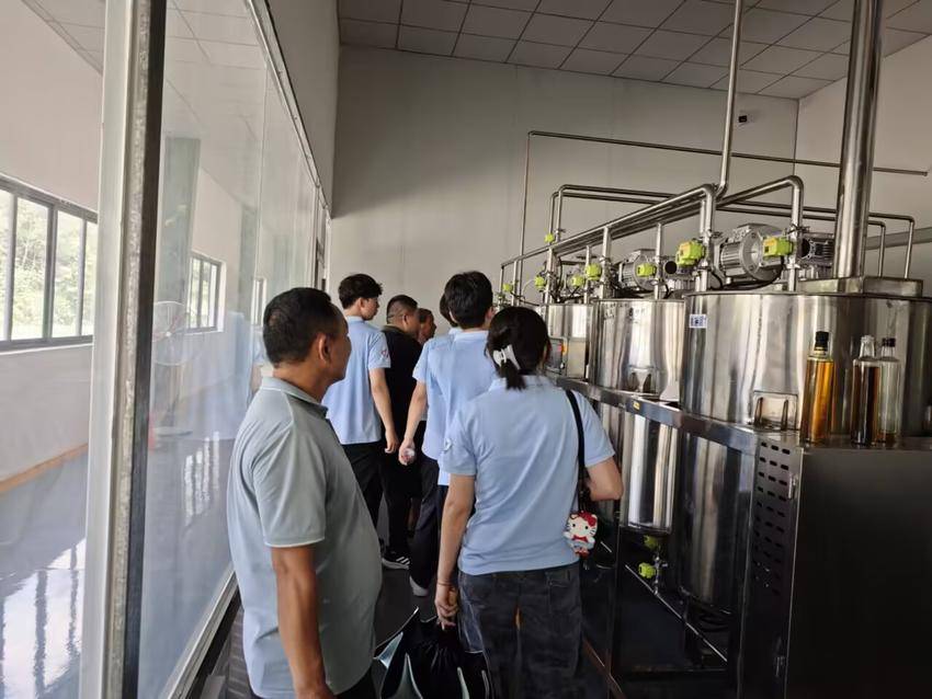 从课堂到田野:走访乡间寻路径,产业调研助振兴.docx 从课堂到田野:走访乡间寻路径,产业调研助振兴.docx