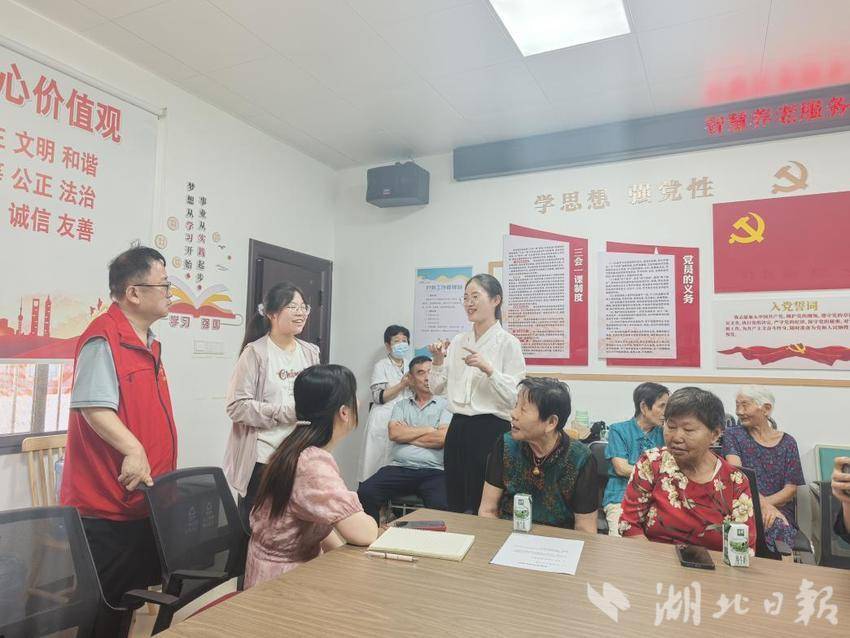 克勤志愿服务队走进磨山社区：织密老年人智慧养老“幸福网”2025.7.24.docx