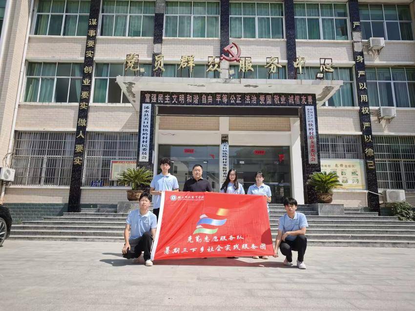 从课堂到田野:走访乡间寻路径,产业调研助振兴.docx